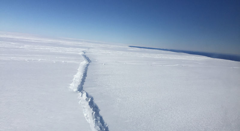 É oficial: a barreira de gelo Larsen colapsou e liberou um iceberg com o tamanho de Brasília