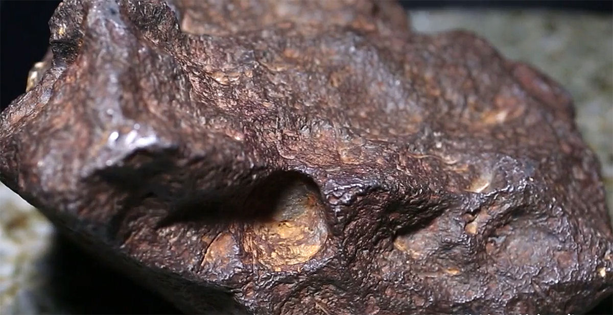Americano sescobre que seu peso de porta  um meteorito avaliado em quase 400 mil reais