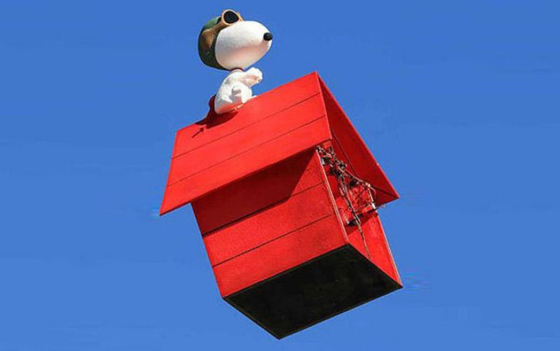 Drone engenhosamente projetado para parecer Snoopy voando em sua casinha