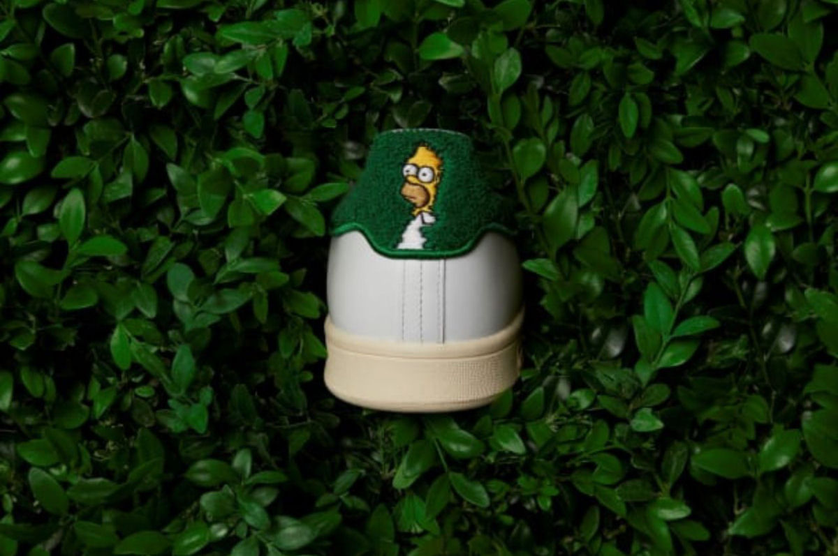 Tênis Adidas com meme “Homer Simpson recuando para os arbustos” estão finalmente disponíveis