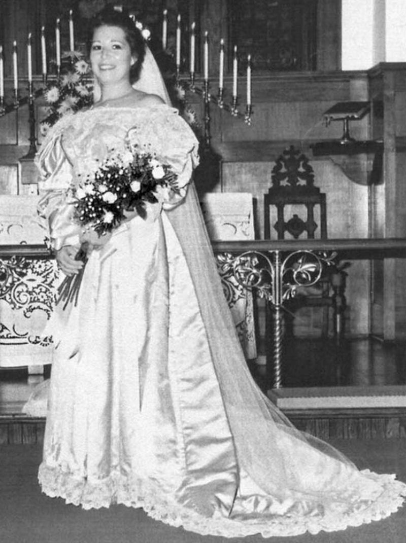 Todo mundo viu este vestido de noiva de 120 anos de antiguidade, exceto uma pessoa 09