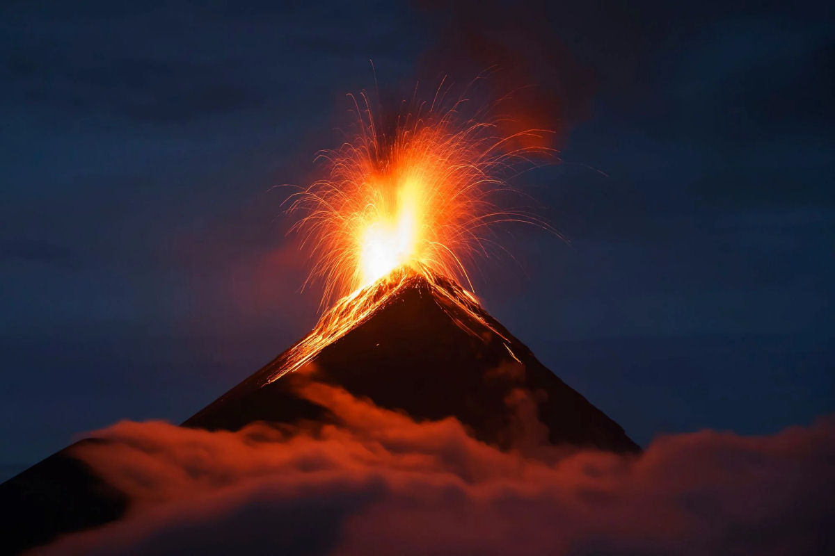 Uma equipe de drones capturou as exploses imprevisveis do Vulco de Fogo?