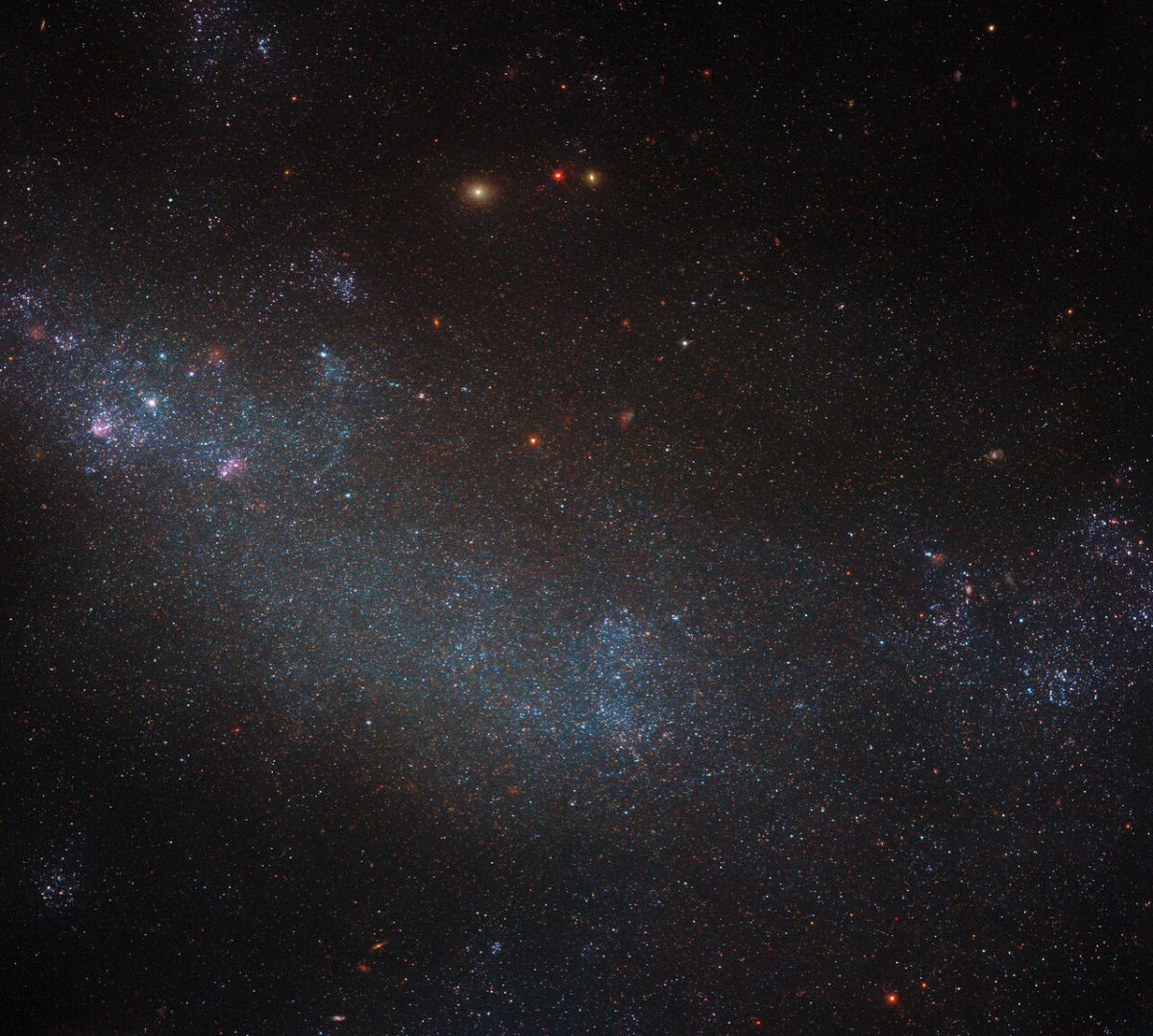 Nova foto do Hubble mostra a imensa escala das galáxias