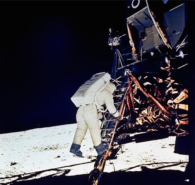 Neil Armstrong diz que a NASA  uma vergonha