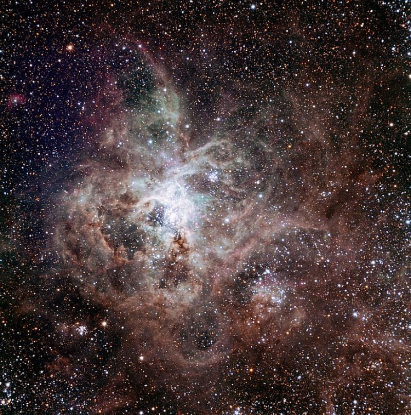 21 Nebulosas descobertas pela NASA, cujas formas e cores parecem irreais 10