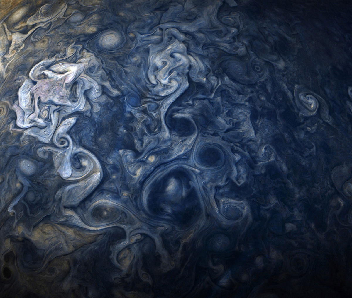 Imagens de close-up de Jpiter revelam uma paisagem impressionista de gases turbulentos 01