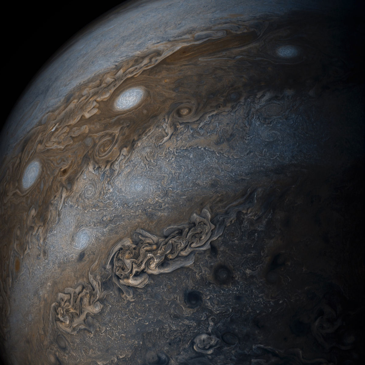 Imagens de close-up de Jpiter revelam uma paisagem impressionista de gases turbulentos 07