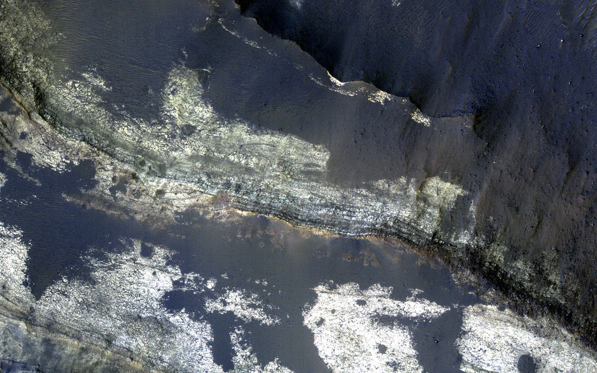  oficial: descobrem colunas de gelo de gua sob a superfcie de Marte 16