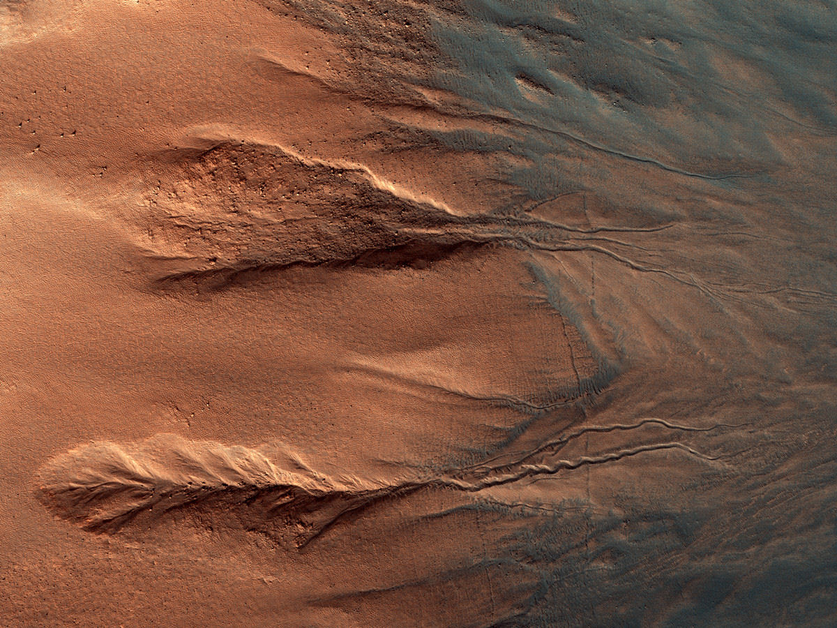  oficial: descobrem colunas de gelo de gua sob a superfcie de Marte 18