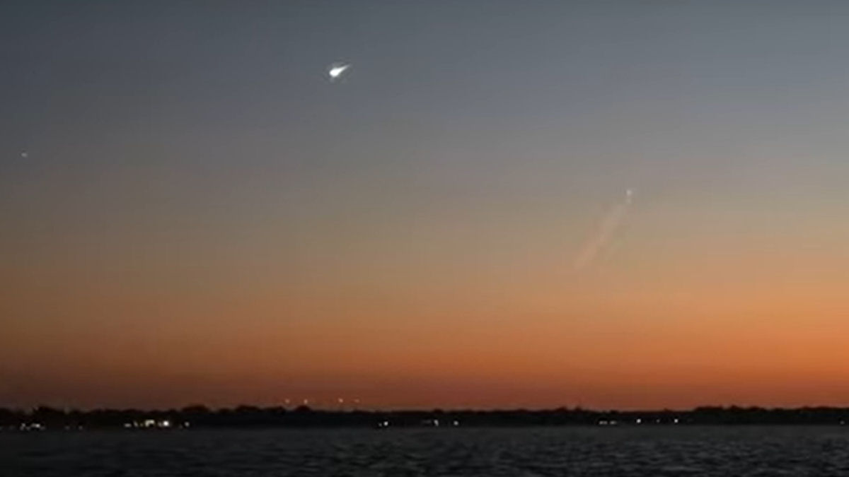 Assista a uma enorme bola de fogo sobre o Lago Erie nos Estados Unidos