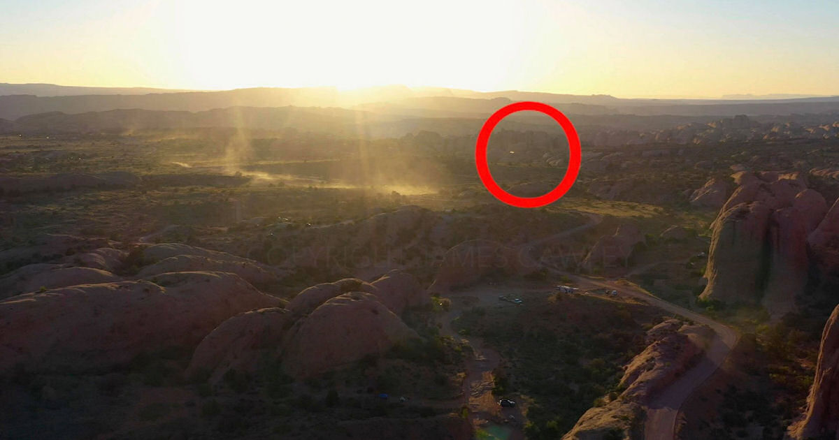 Fotógrafo captura com seu drone dois objetos 'inexplicáveis' voando a grande velocidade