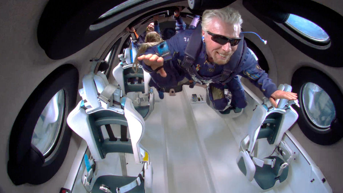 O bilionrio Richard Branson ganha a corrida espacial com a Virgin Galactic