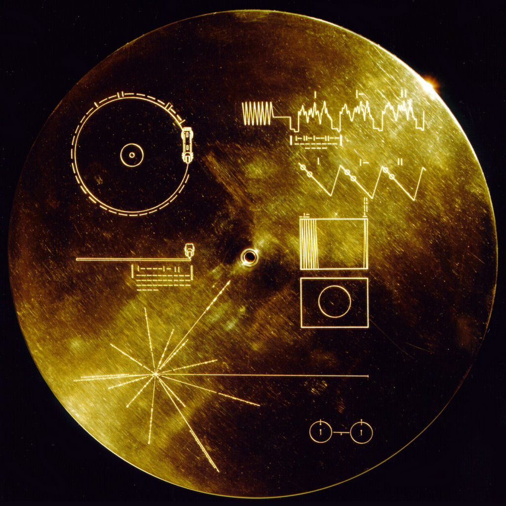 Os discos de ouro das Voyagers tem uma mensagem de doce amor para os aliengenas