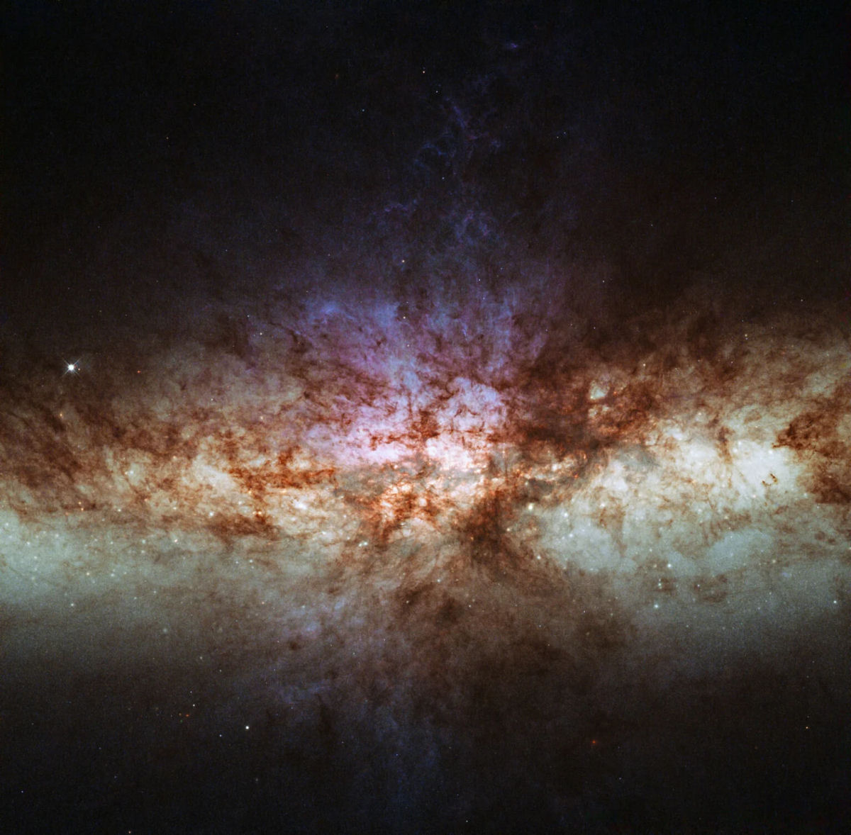 Foto superbrilhante da galxia mostra como o Webb supera o Hubble