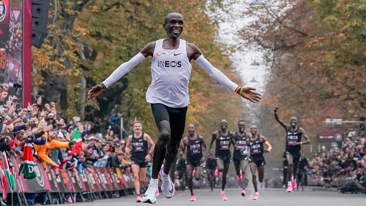Corredores tentam o recorde mundial de ritmo de maratona de Eliud Kipchoge