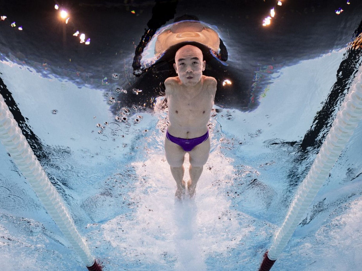 Nadador abrquio conquistou 6 medalhas, bateu recordes e surpreendeu o mundo ao cruzar a piscina 'sem respirar'