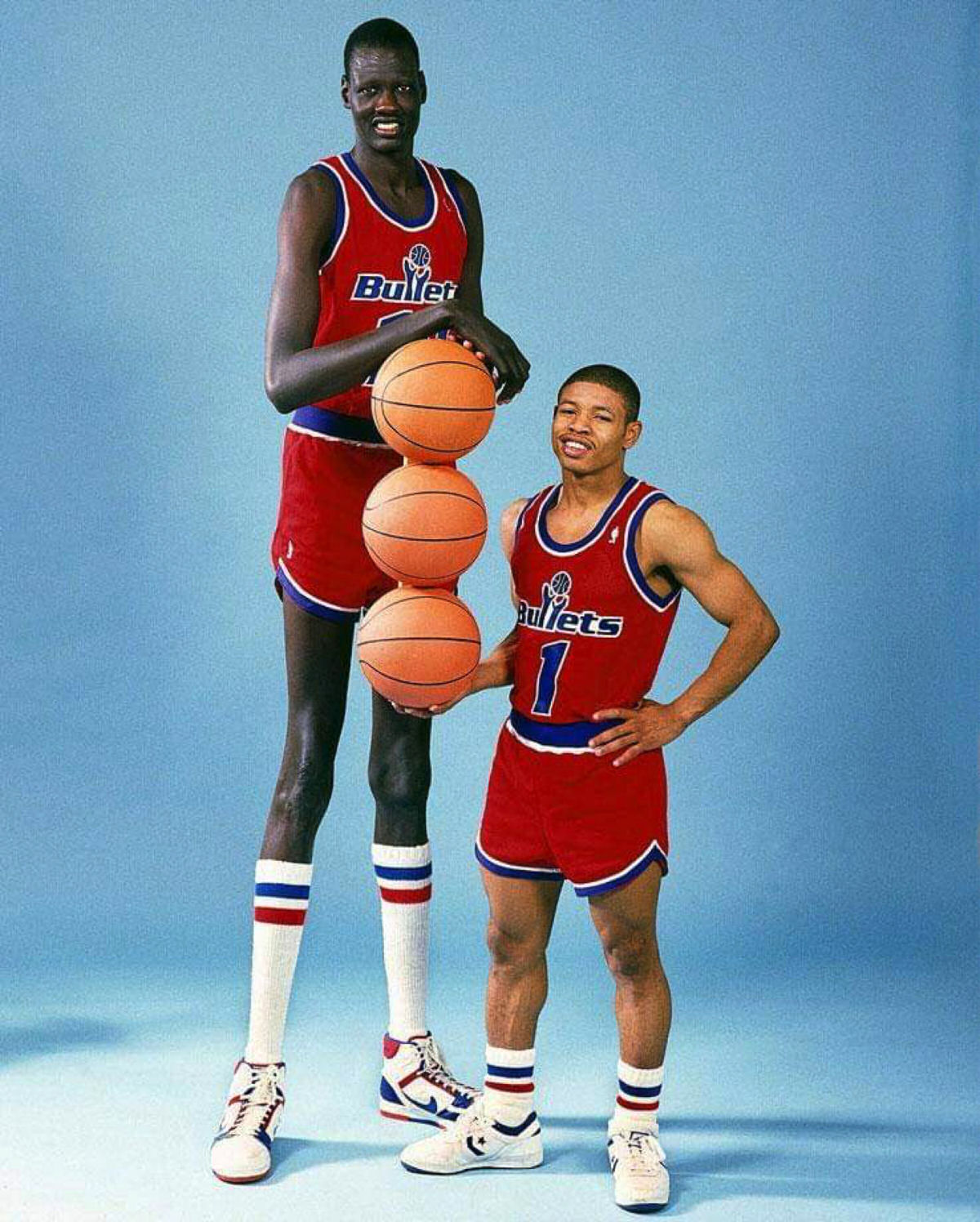 Quem foi o jogador de basquete com menor estatura da história da NBA?