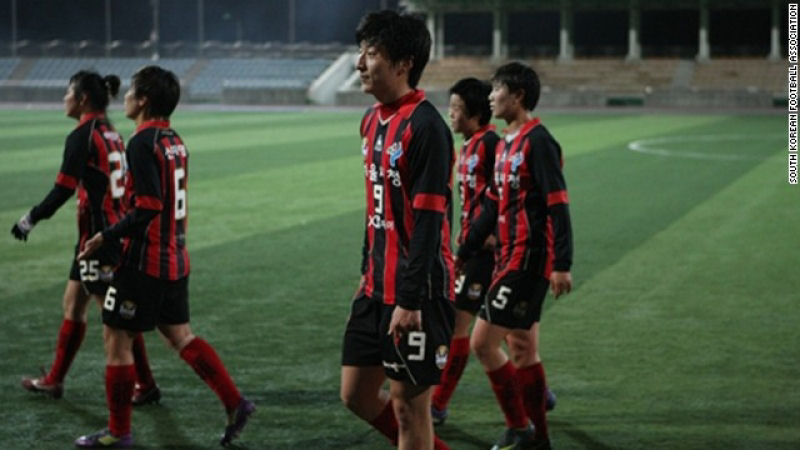 Treinadores do campenonato de futebol sul-coreano exigem teste de gnero da artilheira 06