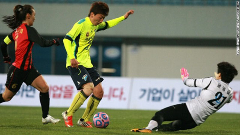 Treinadores do campenonato de futebol sul-coreano exigem teste de gnero da artilheira 07