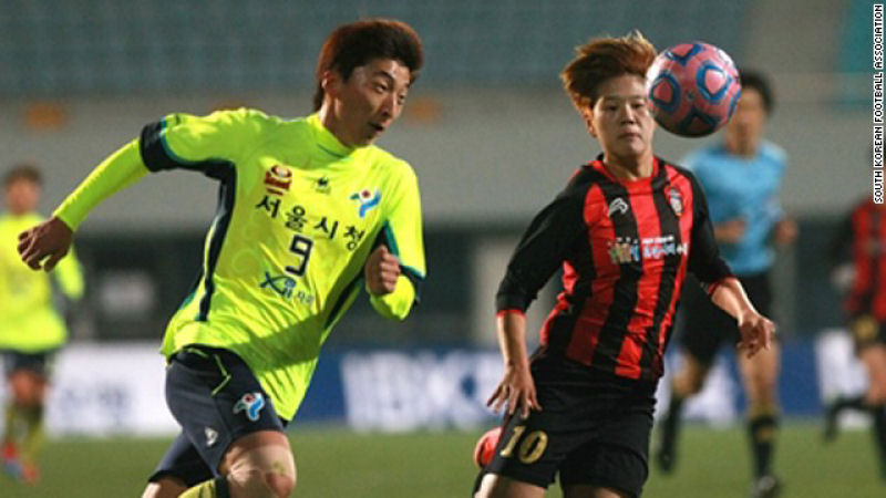 Treinadores do campenonato de futebol sul-coreano exigem teste de gnero da artilheira 08