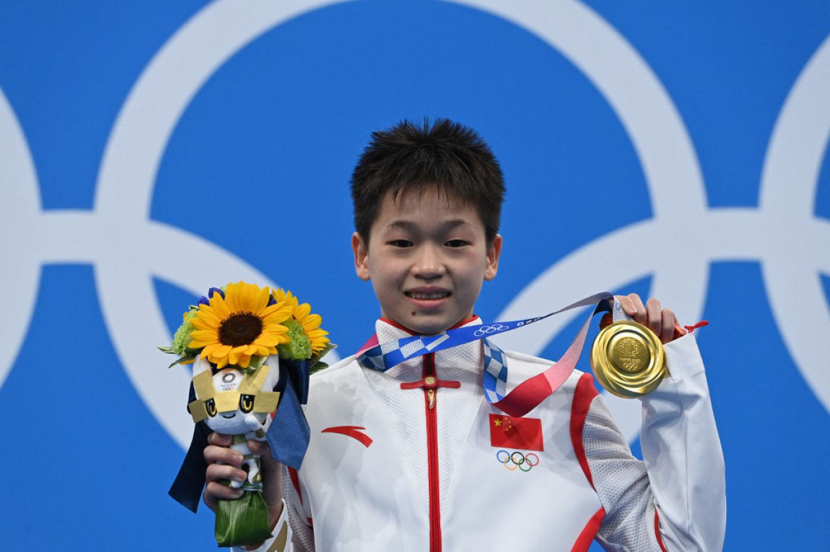 Pai de campeã olímpica chinesa de 14 anos recusa dinheiro, casa e tratamento médico para a mãe dela