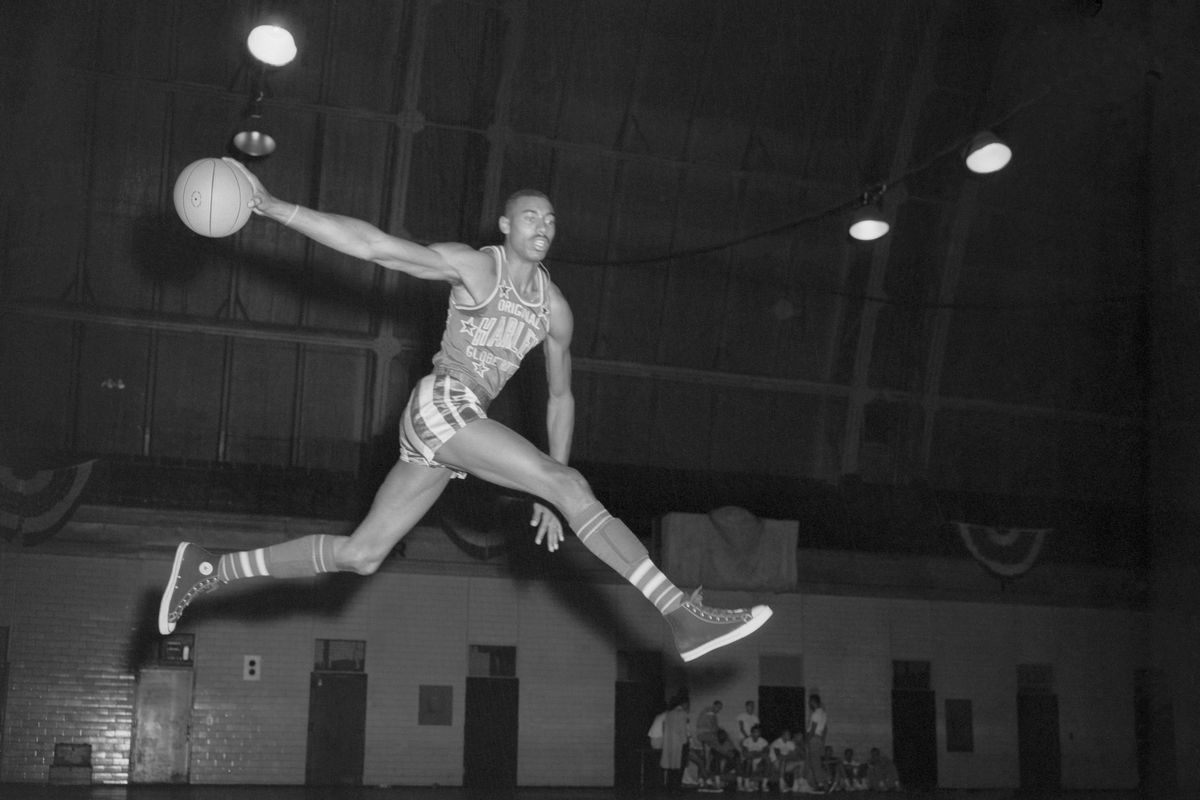 Wilt Chamberlain, o único jogador consagrado no Hall da Fama do basquete e do vôlei
