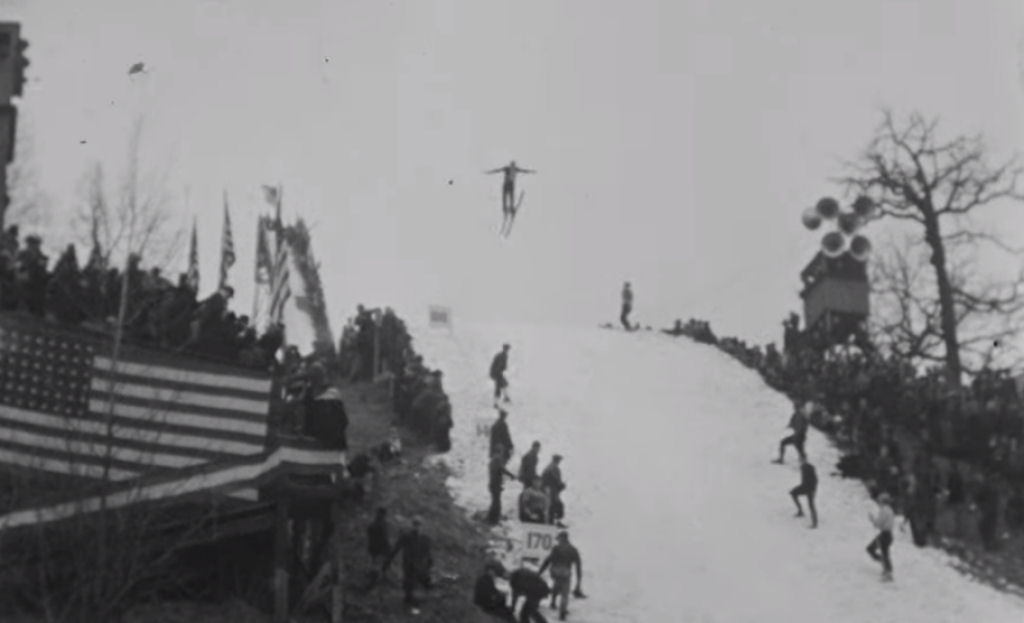 Imagens restauradas e ampliadas de uma competição de salto de esqui de 1939