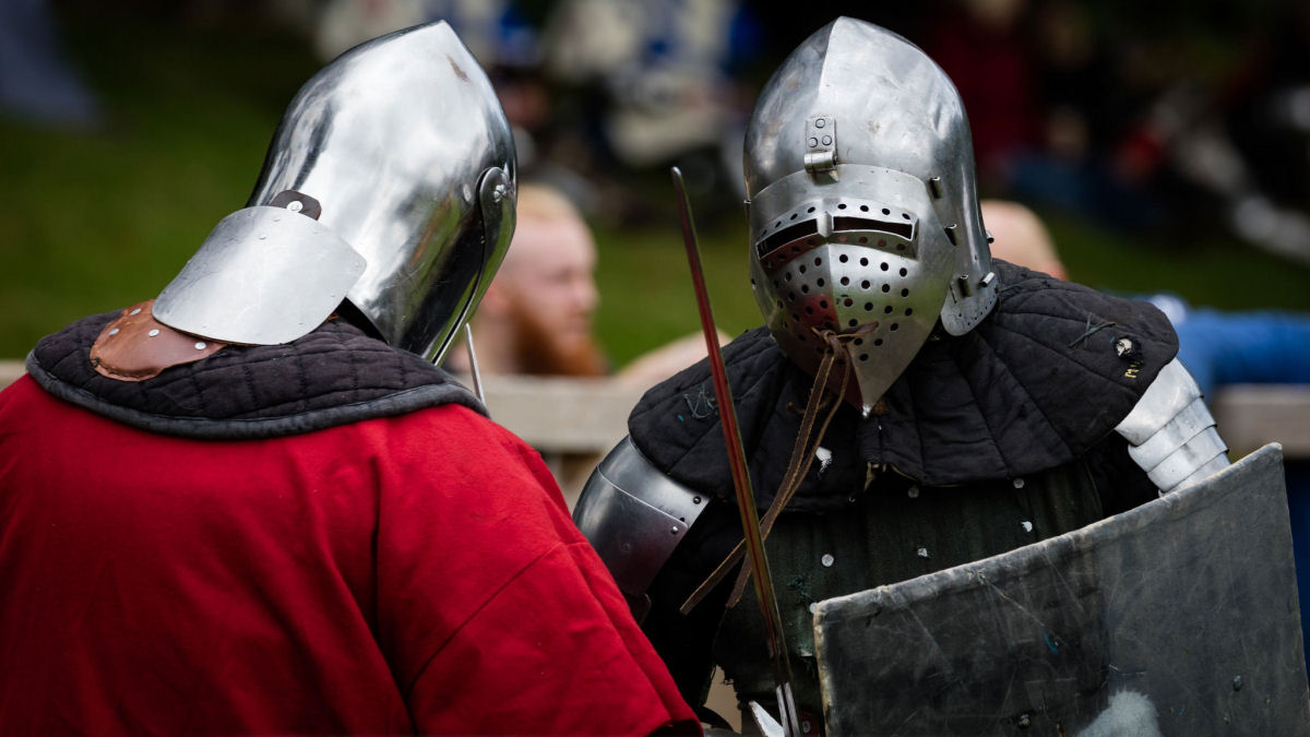 Como é realmente lutar com uma armadura medieval