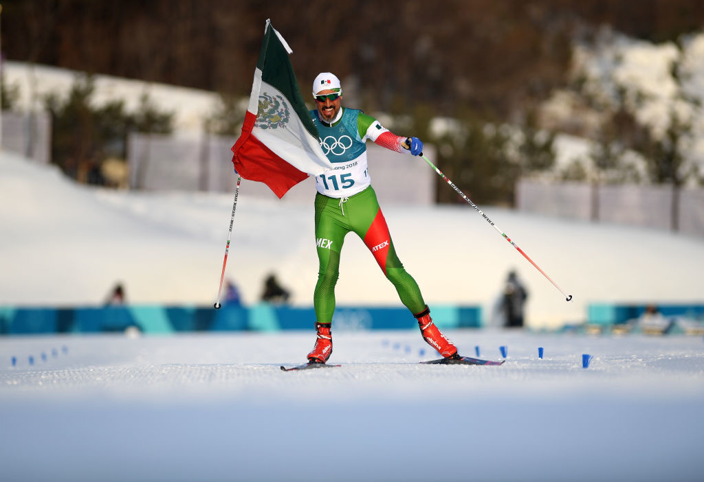 Esquiador mexicano chega em ltimo nos Jogos Olmpicos de Inverno e  recebido como um heri