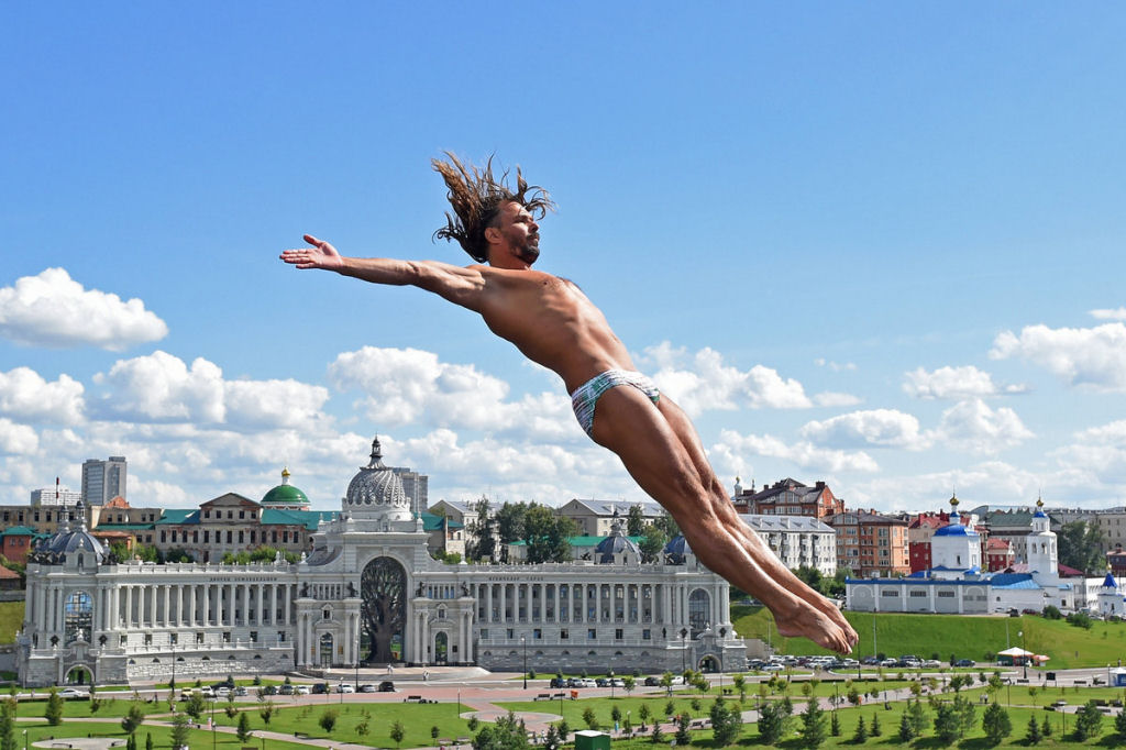 As impressionantes imagens dos saltos ornamentais extremos do Mundial de Natação de Cazã 01