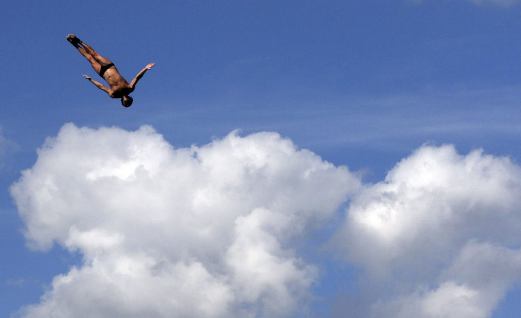 As impressionantes imagens dos saltos ornamentais extremos do Mundial de Natação de Cazã 05