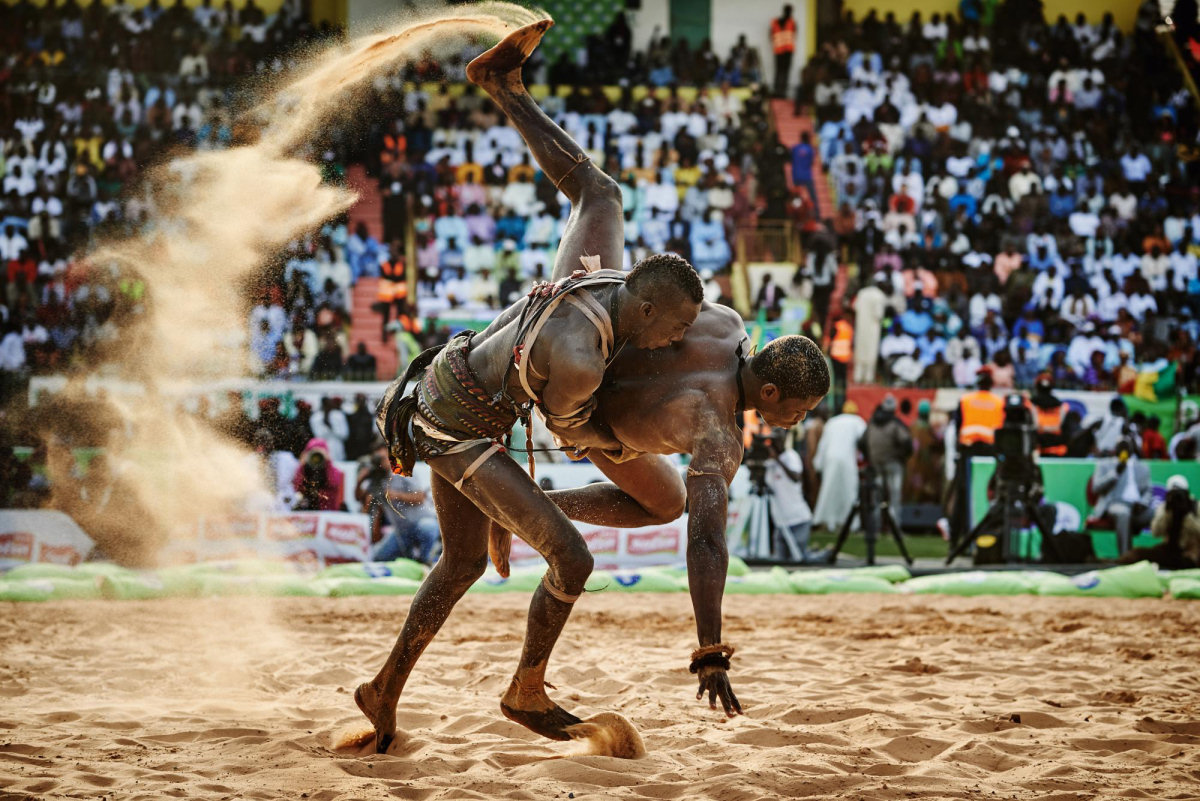 Um choque entre tits na luta livre vodu do Senegal 01