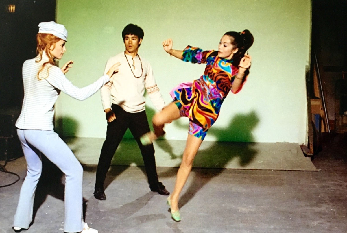 Bruce Lee treinou Sharon Tate e Nancy Kwan em 1968 para uma comédia 01