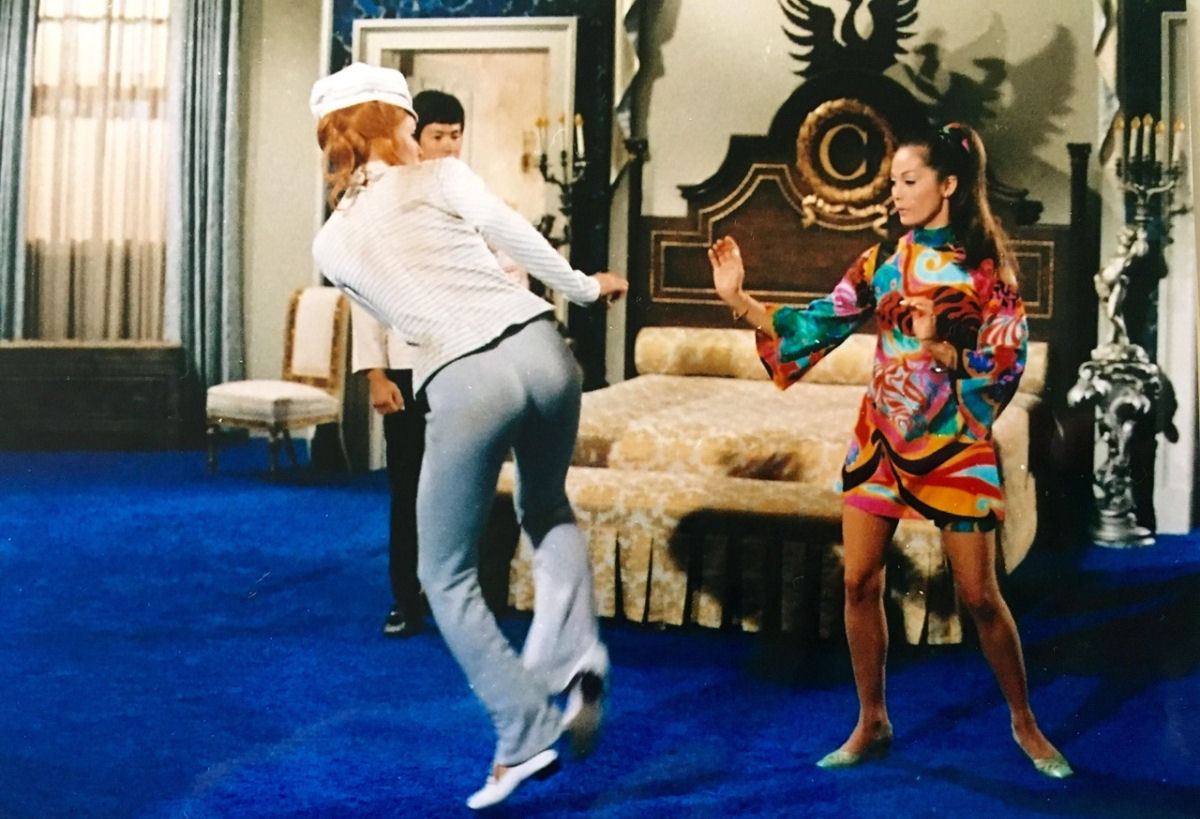Bruce Lee treinou Sharon Tate e Nancy Kwan em 1968 para uma comédia 11
