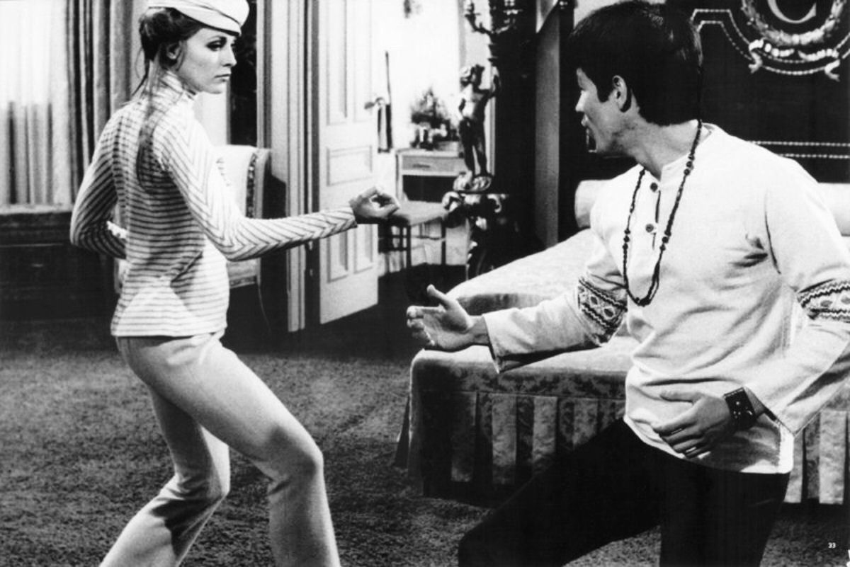 Bruce Lee treinou Sharon Tate e Nancy Kwan em 1968 para uma comédia 13
