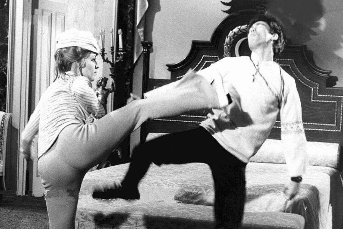 Bruce Lee treinou Sharon Tate e Nancy Kwan em 1968 para uma comédia 14