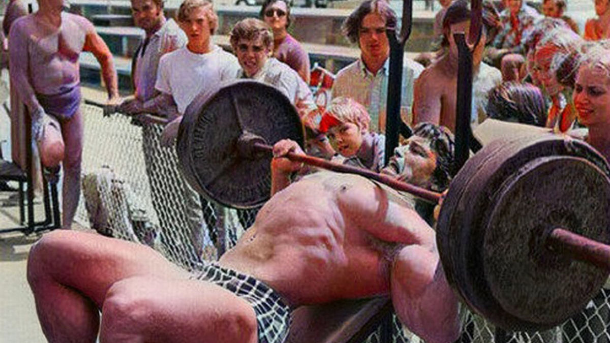 Quando Arnold Schwarzenegger ainda treinava em público