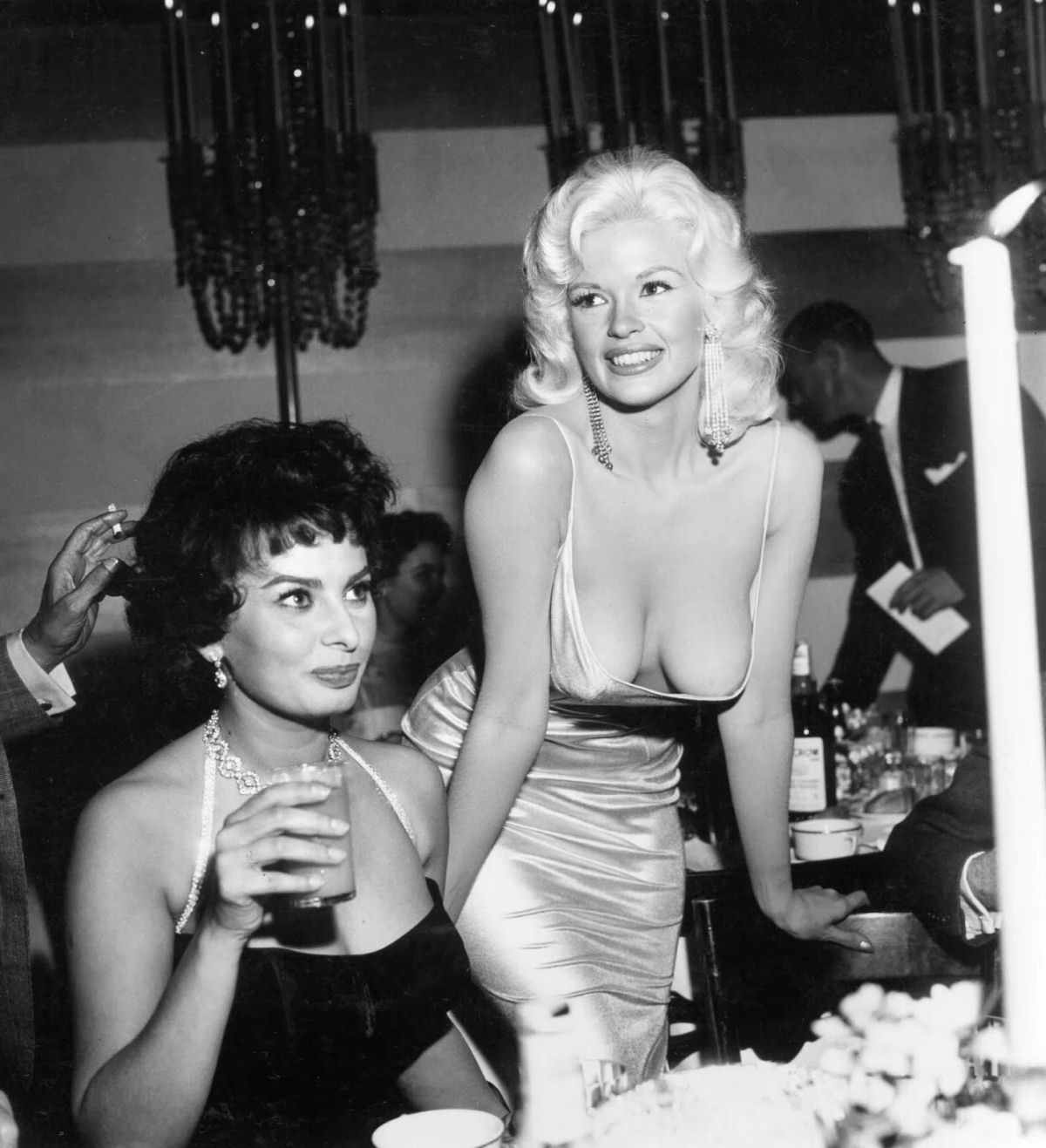 A história por trás da infame foto de Sophia Loren e Jayne Mansfield