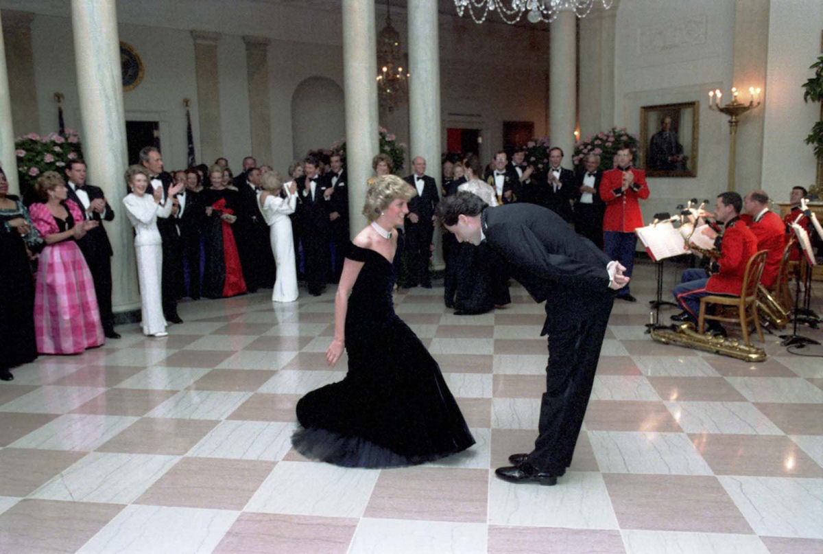 A história por trás da dança icônica da Lady Di e John Travolta em 1985