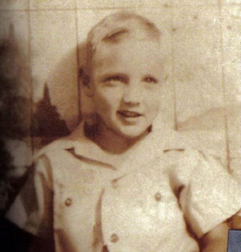 Fotos antigas de Elvis Presley mostram que ele era realmente loiro 03