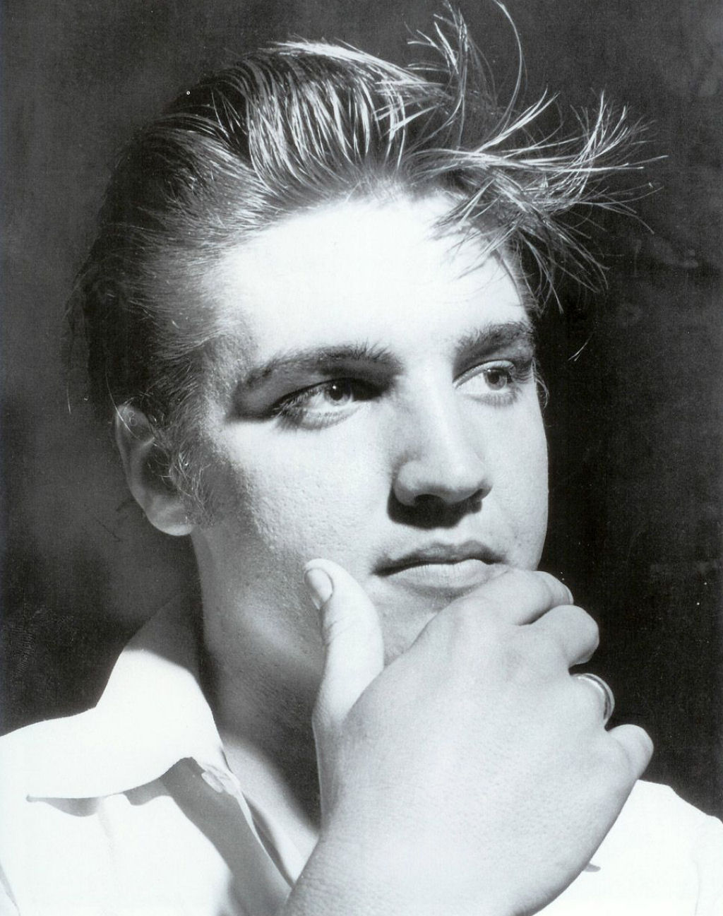 Fotos antigas de Elvis Presley mostram que ele era realmente loiro 08