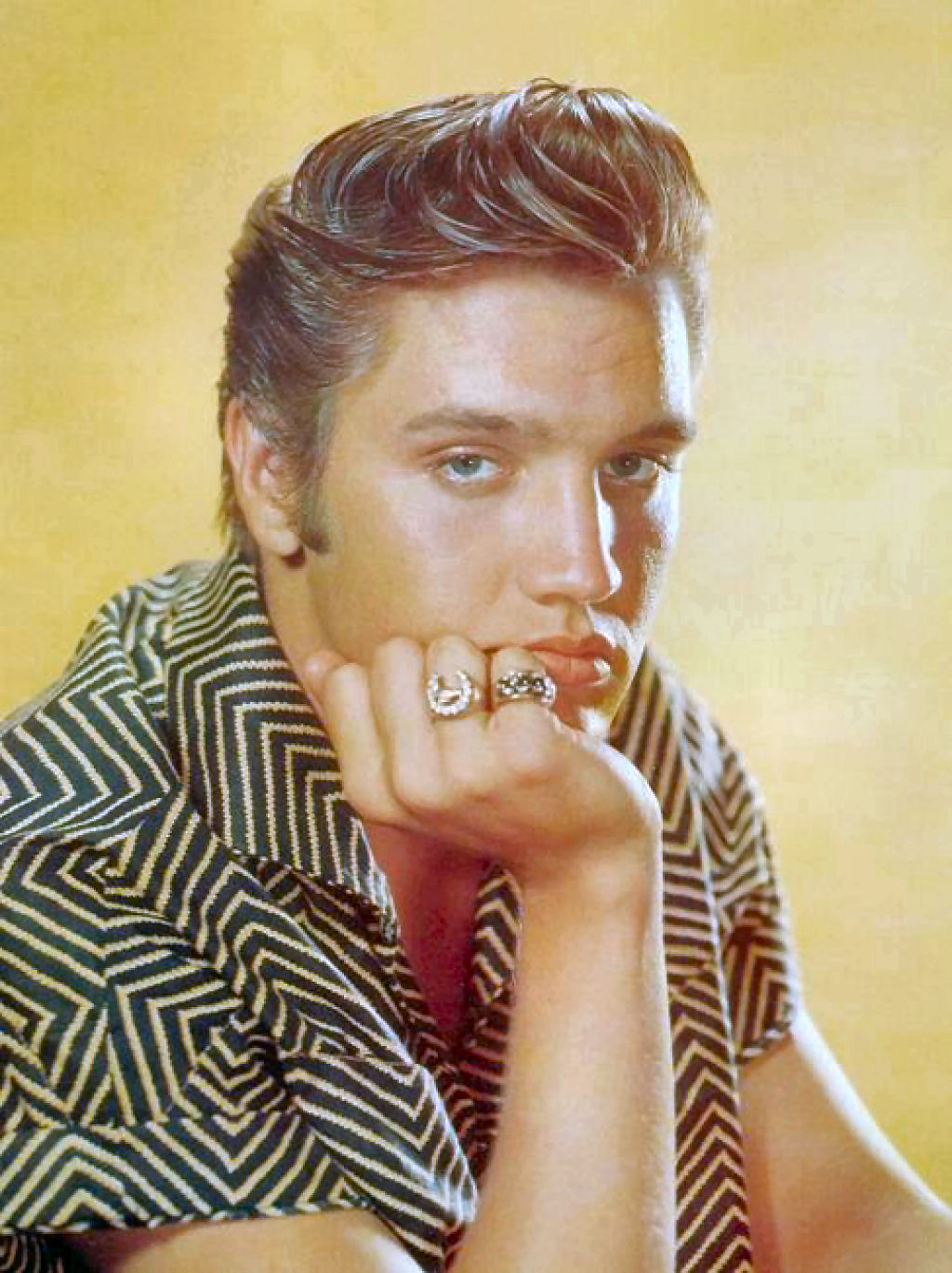 Fotos antigas de Elvis Presley mostram que ele era realmente loiro 13