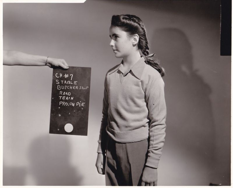 Belas fotos da adolescente Elizabeth Taylor durante as filmagens de 'A Mocidade  Assim Mesmo' de 1944 02