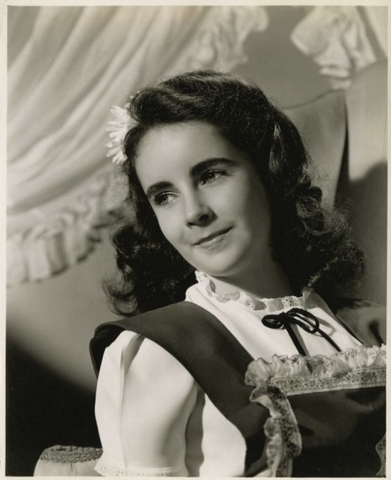 Belas fotos da adolescente Elizabeth Taylor durante as filmagens de 'A Mocidade  Assim Mesmo' de 1944 06