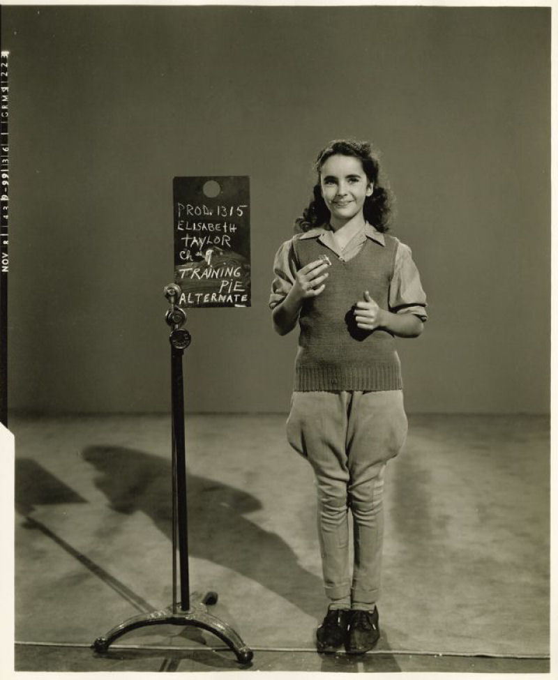 Belas fotos da adolescente Elizabeth Taylor durante as filmagens de 'A Mocidade  Assim Mesmo' de 1944 11