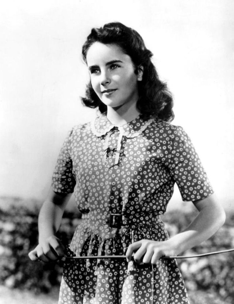 Belas fotos da adolescente Elizabeth Taylor durante as filmagens de 'A Mocidade  Assim Mesmo' de 1944 23