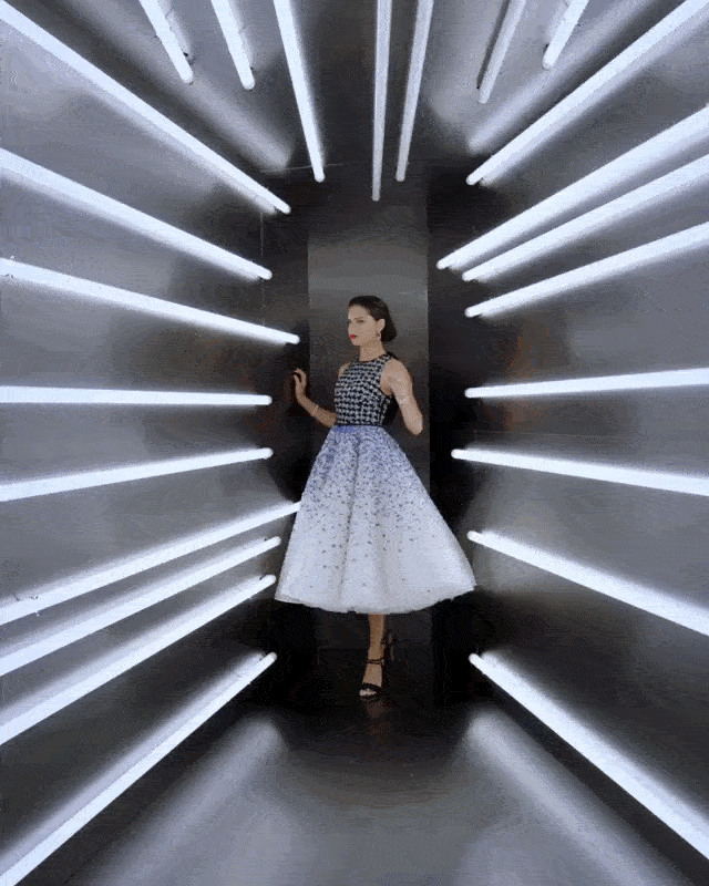 A Vogue reuniu os convidados do Met Gala para posar no seu estande de foto futurista 02