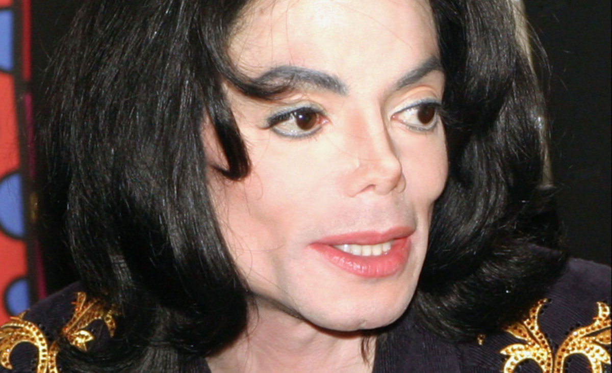 Michael Jackson teria gasto milhes para comprar o silncio de 24 garotos
