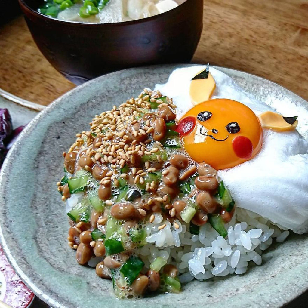 Me japonesa faz pratos e bentōs incrivelmente fofos para seus filhos usando ovos 26