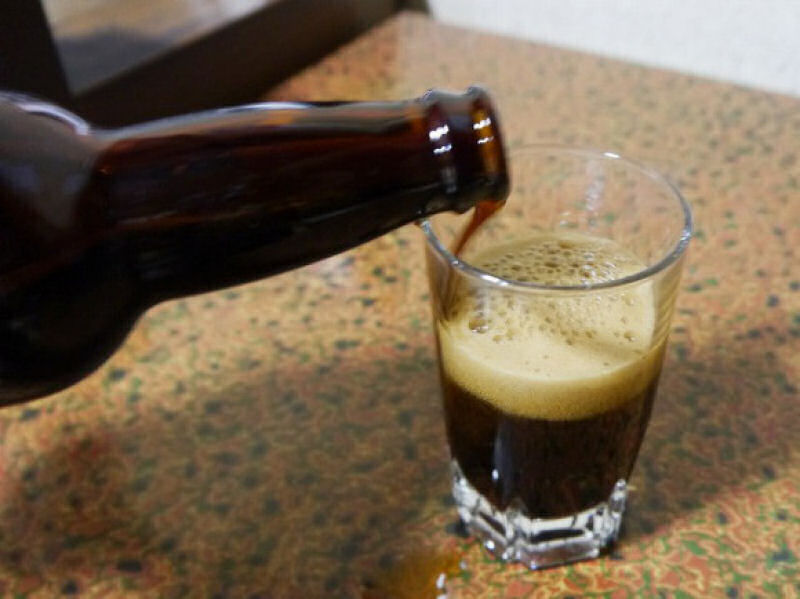 Empresa japonesa cria cerveja preta com sabor de alho